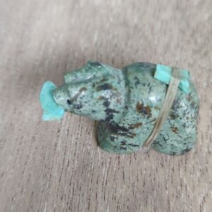 Zuni fetish crysocolla bear with turquoise fish